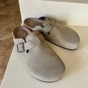 Slip On Clogs Size 8 1/2 Women